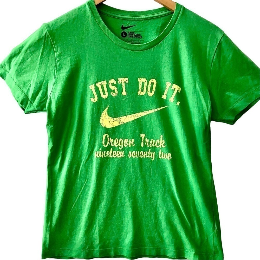 NIKE Women’s Green Slim Fit “Oregon Track Ninety Seventy Two” Size Size Large